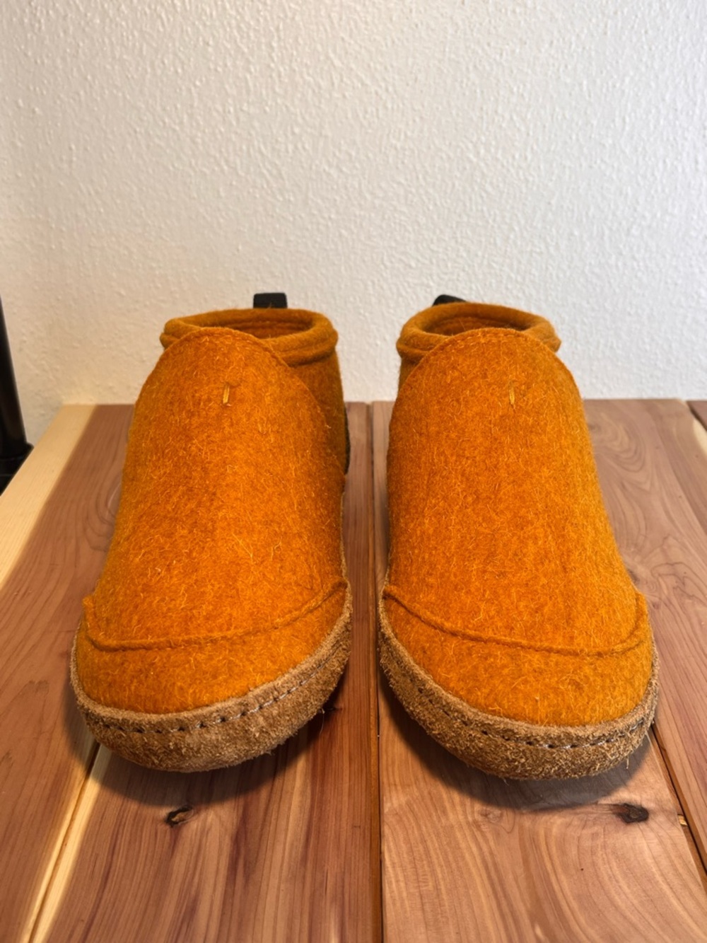 NWOB Kyrgies Women's Orange Wool Shoes/Slippers
